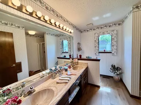 Bath - 7432 River, Flushing, MI 48433 photo 2 of 8