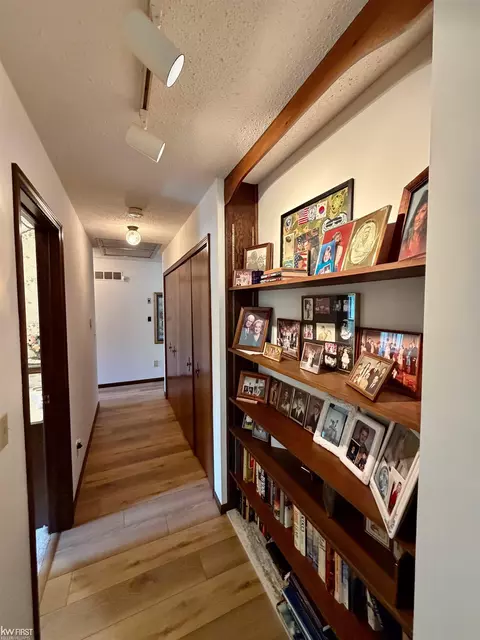 Entry Way - 7432 River, Flushing, MI 48433 photo 5 of 6