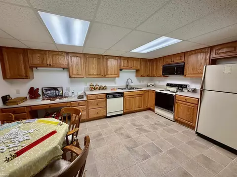 Kitchen - 7432 River, Flushing, MI 48433 photo 6 of 7