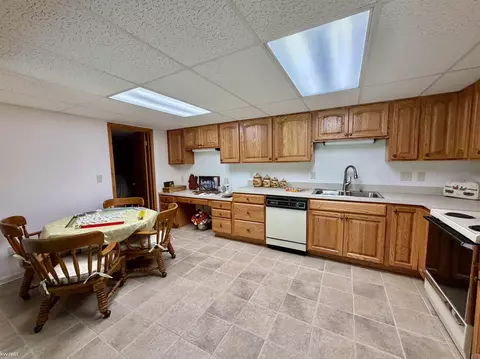 Kitchen - 7432 River, Flushing, MI 48433 photo 7 of 7