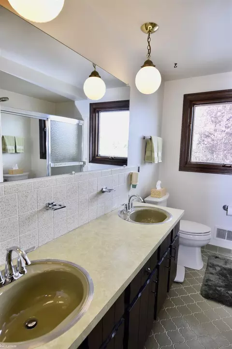 Bath - 2620 Kipling, Sterling Heights, MI 48310 photo 2 of 3