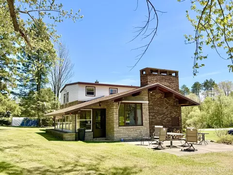144 S Jackson, Kingsford, MI 49802