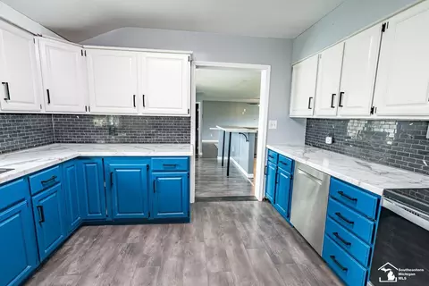 Kitchen - 5248 S Custer, Monroe, MI 48161 photo 4 of 5