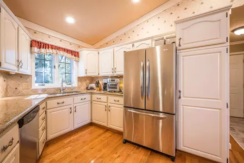Kitchen - 4460 Queens, Gladwin, MI 48624 photo 3 of 7