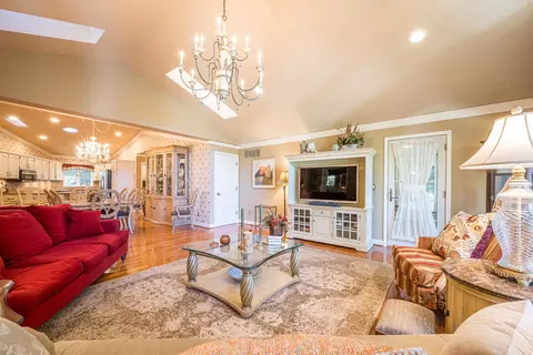 Living - 4460 Queens, Gladwin, MI 48624 photo 4 of 4
