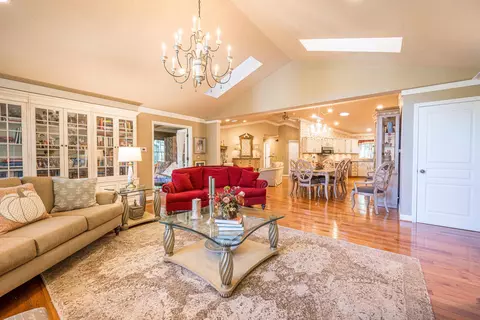 Living - 4460 Queens, Gladwin, MI 48624 photo 3 of 4