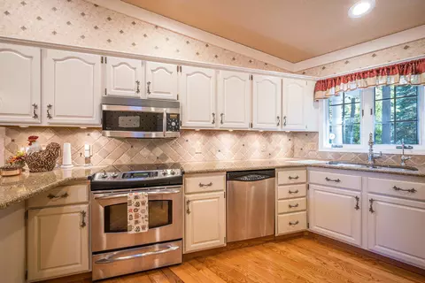 Kitchen - 4460 Queens, Gladwin, MI 48624 photo 1 of 7