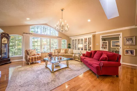 Living - 4460 Queens, Gladwin, MI 48624 photo 2 of 4