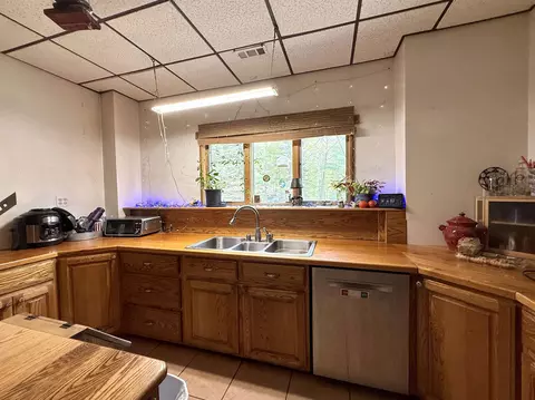 Kitchen - 3870 N M 30, Gladwin, MI 48624 photo 2 of 7