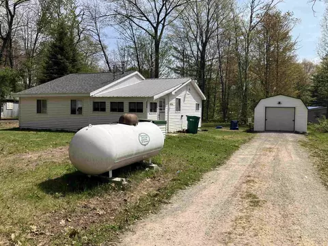 4886 Maplewood, Harrison, MI 48625