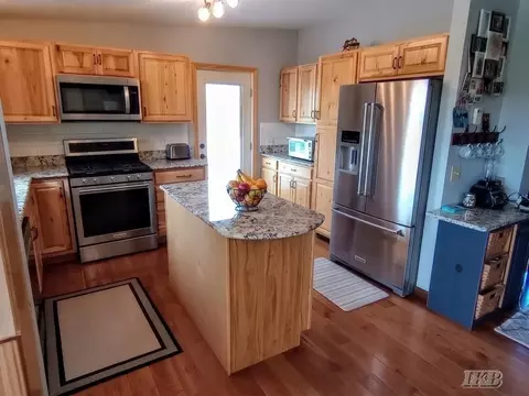 Kitchen - 8818 Arnold Lk, Harrison, MI 48625 photo 2 of 4