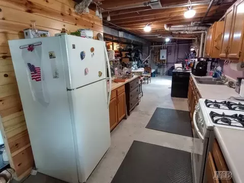 Kitchen - 8818 Arnold Lk, Harrison, MI 48625 photo 3 of 4