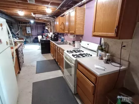 Kitchen - 8818 Arnold Lk, Harrison, MI 48625 photo 4 of 4