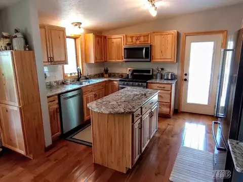 Kitchen - 8818 Arnold Lk, Harrison, MI 48625 photo 1 of 4