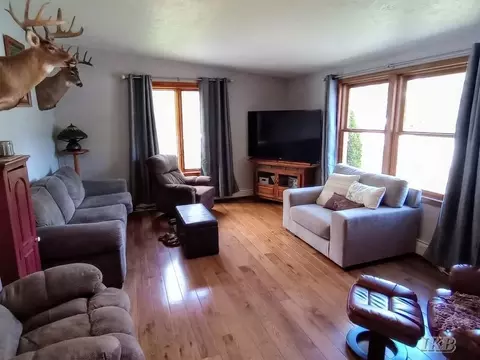 Living - 8818 Arnold Lk, Harrison, MI 48625 photo 2 of 5