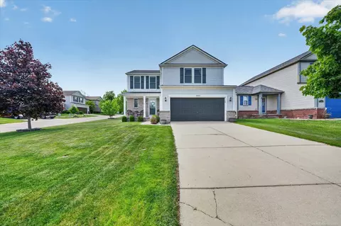 10051 Pond Vw, Holly, MI 48442