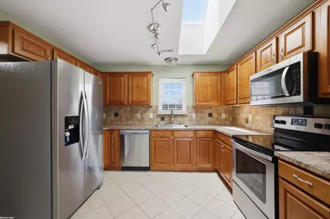 Kitchen - 45653 Gable, Macomb, MI 48044 photo 2 of 3