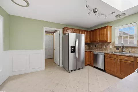 Kitchen - 45653 Gable, Macomb, MI 48044 photo 1 of 3