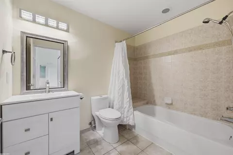 Bath - 45653 Gable, Macomb, MI 48044 photo 3 of 3