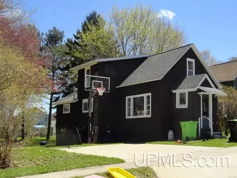 207 Chestnut, Munising, MI 49862