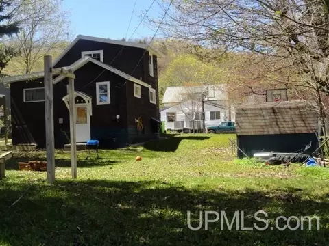 Exterior - 207 Chestnut, Munising, MI 49862 photo 2 of 2