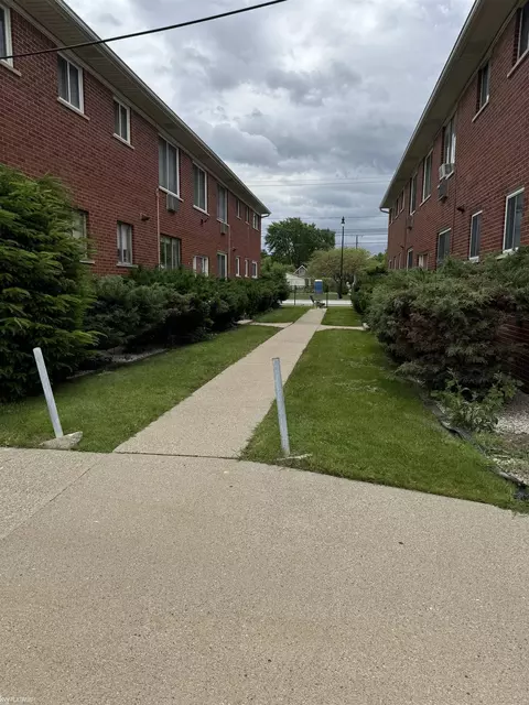 15229 E 9 Mile UNIT 1B, East Detroit, MI 48021