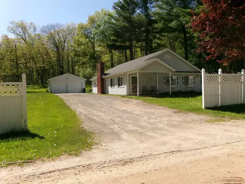 612 Pine, Harrison, MI 48625