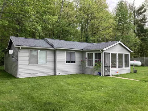 Exterior - 2898 Lakeshore, Gladwin, MI 48624 photo 3 of 6