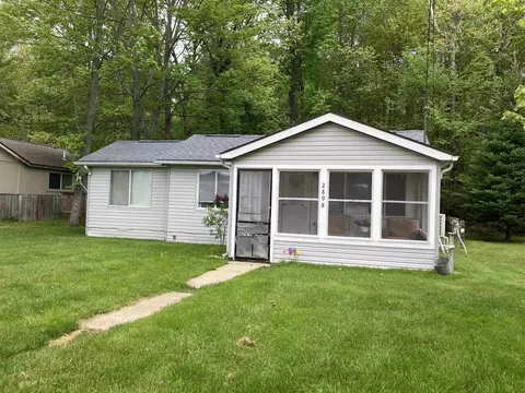 Exterior - 2898 Lakeshore, Gladwin, MI 48624 photo 4 of 6