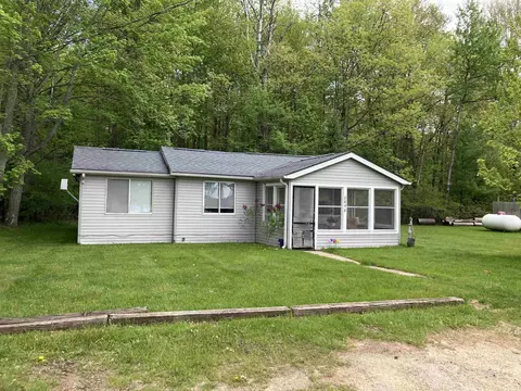 Exterior - 2898 Lakeshore, Gladwin, MI 48624 photo 2 of 6