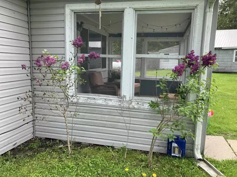 Exterior - 2898 Lakeshore, Gladwin, MI 48624 photo 5 of 6