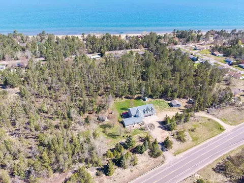 1289 E M28, Marquette, MI 49855
