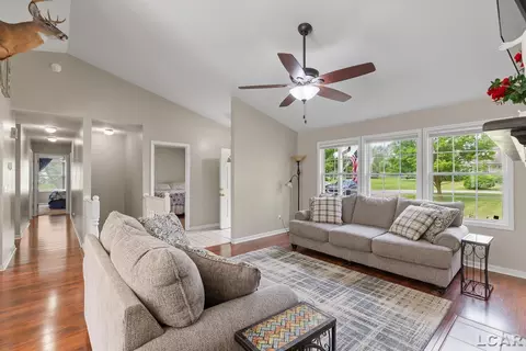 Living - 6483 Pocklington, Britton, MI 49229 photo 3 of 4