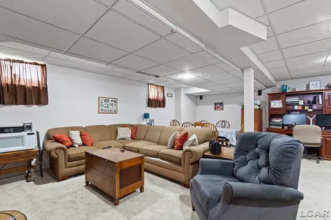 Living - 6483 Pocklington, Britton, MI 49229 photo 4 of 4