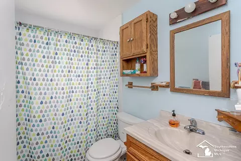 Bath - 37613 Castle, Romulus, MI 48174 photo 1 of 2