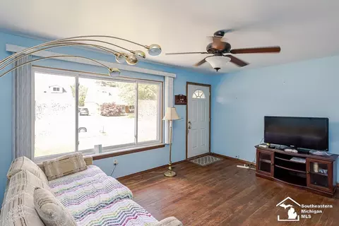 Living - 37613 Castle, Romulus, MI 48174 photo 5 of 7