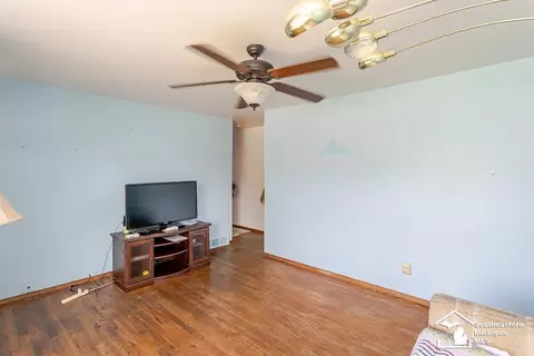 Living - 37613 Castle, Romulus, MI 48174 photo 6 of 7