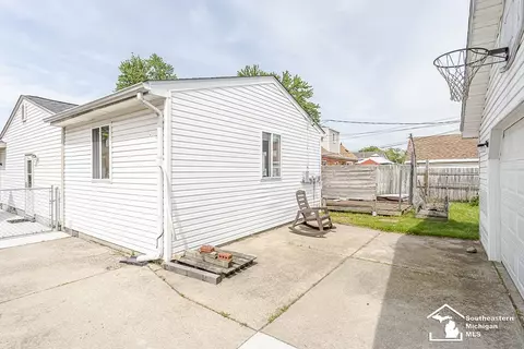 Exterior - 37613 Castle, Romulus, MI 48174 photo 1 of 7