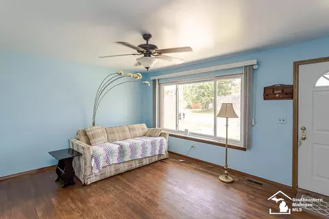 Living - 37613 Castle, Romulus, MI 48174 photo 4 of 7
