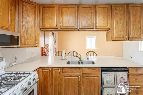 Kitchen - 37613 Castle, Romulus, MI 48174 photo 4 of 7