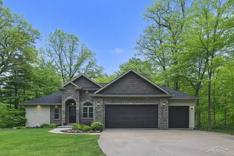 809 Rosewood, Midland, MI 48640