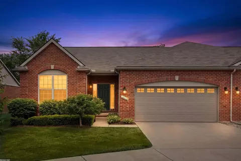 40478 Oakbrook, Sterling Heights, MI 48310
