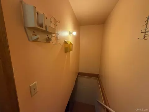 Entry Way - 1155 Ninth, Ishpeming, MI 49849 photo 1 of 1