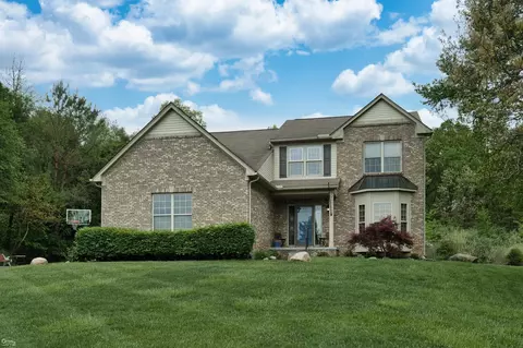 2812 Steeplechase, Highland, MI 48357