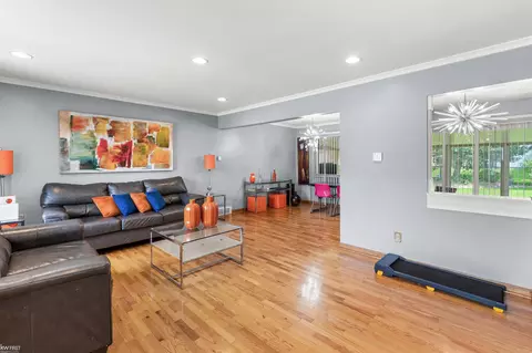 Living - 3626 Easthampton, Flint, MI 48503 photo 2 of 6
