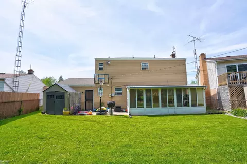 Exterior - 3626 Easthampton, Flint, MI 48503 photo 4 of 11