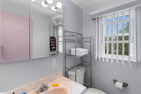 Bath - 3626 Easthampton, Flint, MI 48503 photo 2 of 4