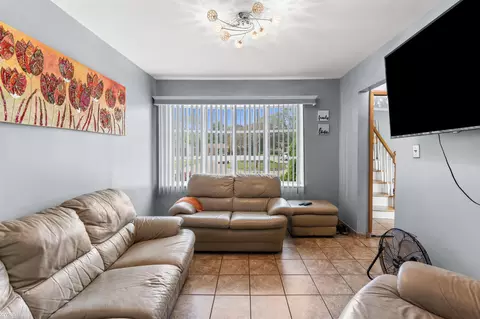 Living - 3626 Easthampton, Flint, MI 48503 photo 6 of 6
