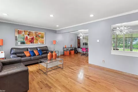 Living - 3626 Easthampton, Flint, MI 48503 photo 3 of 6