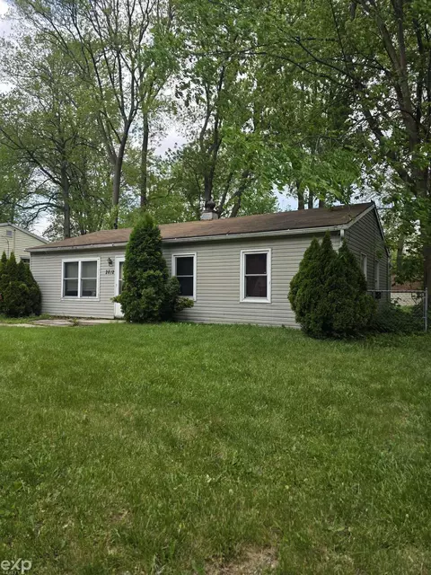 2812 Cabot, Lansing, MI 48911